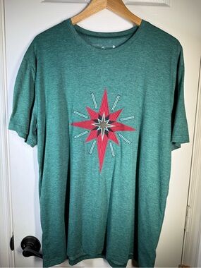 Women’s Green Short Sleeve Tee with Red Star of Bethlehem Graphic Sz XL